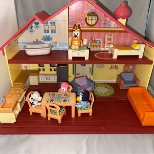 Bluey Family Home Playset with some 14 Accessories , 4 FIGURES